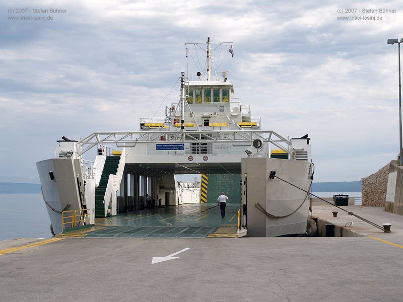 F�hre an der Anlegstelle Merag auf der Inse Cres