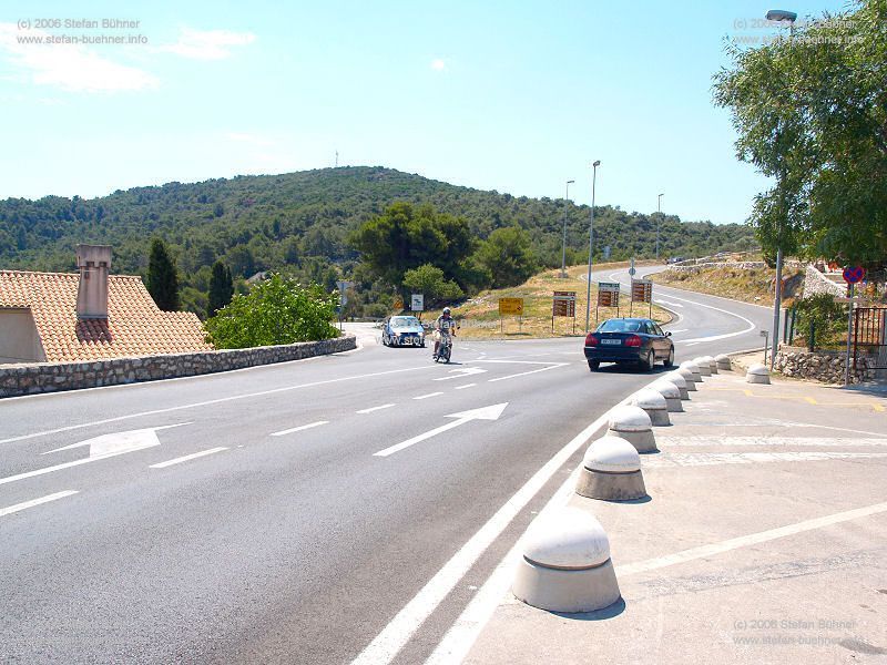 Bild der Kreuzung zwischen Mali Losinj und Veli Losinj - Weg zur Bucht / zum Strand Valdarke