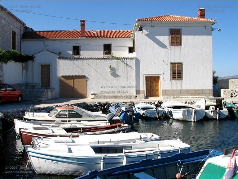 Boote vor dem Kloster von Nerezine