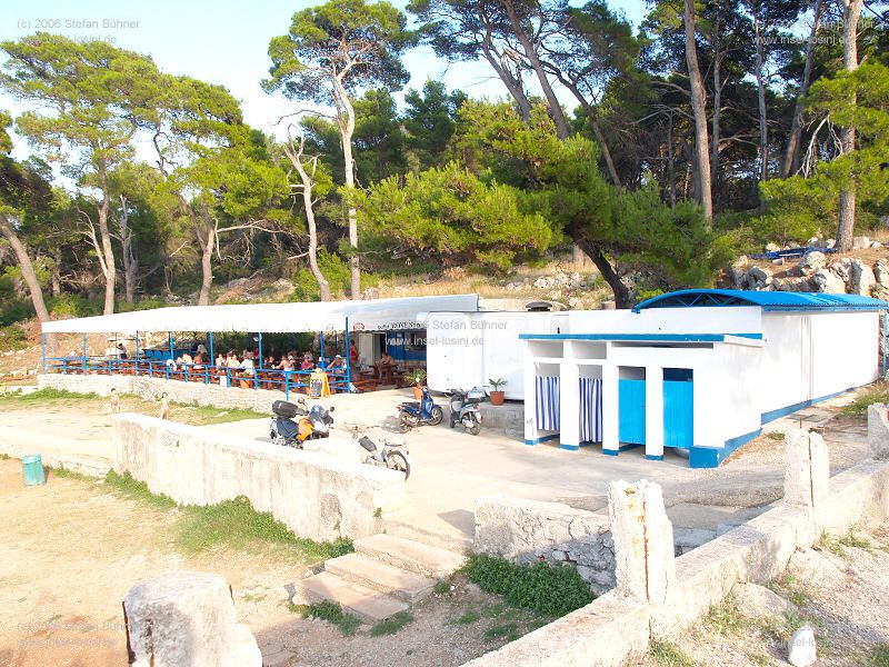 Strand in Rovenska, ein Ortsteil von Veli Losinj