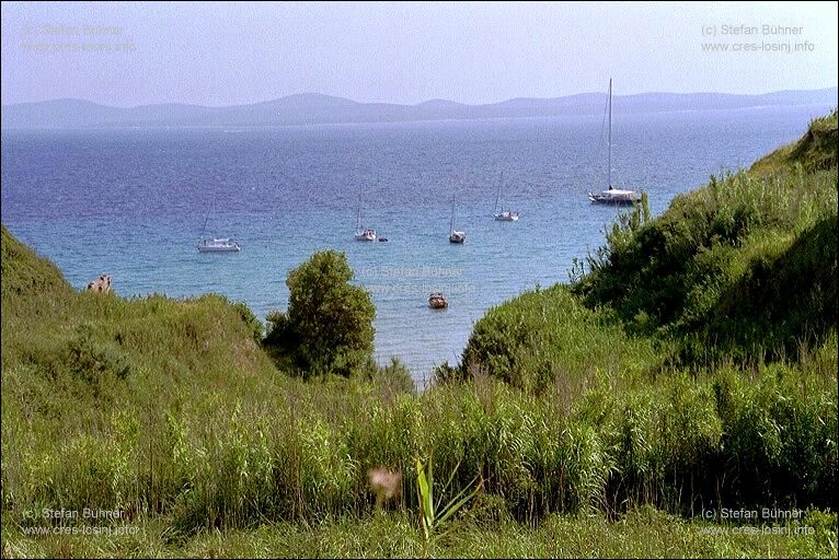 Sandstrand in Badebucht auf der Insel Susak